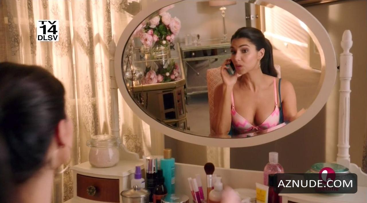 Roselyn Sanchez in Devious Maids (2013-), photo 7