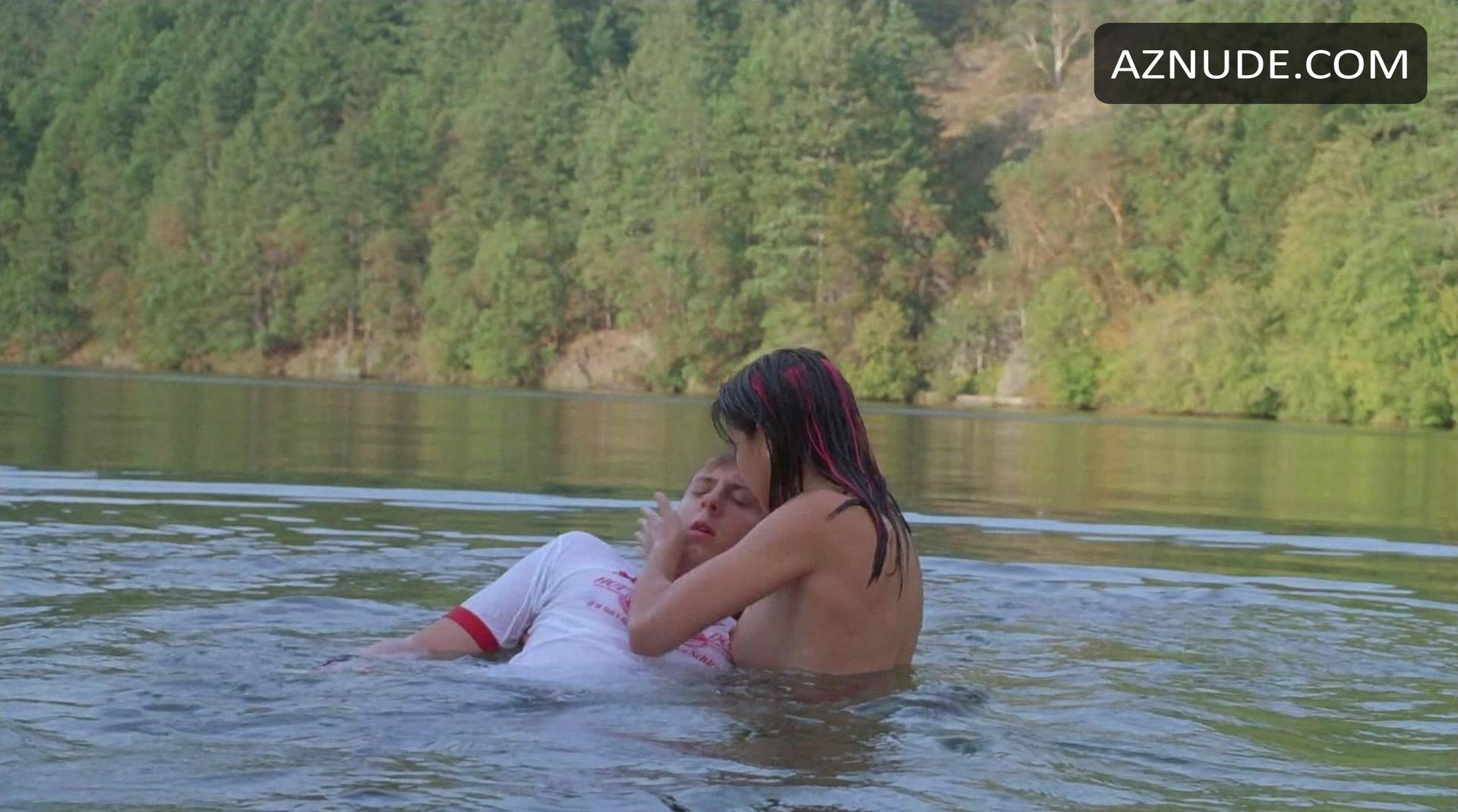 Mayko Nguyen in National Lampoon's Going The Distance, photo 4