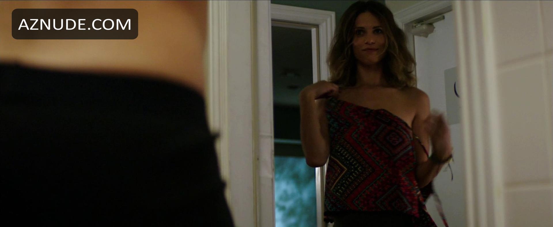 Lyndsy Fonseca in Down Dog, photo 1