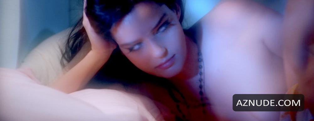 Roxane Mesquida in Kaboom, photo 3