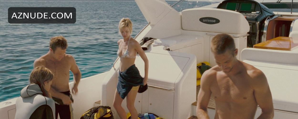 Ashley Scott in Into The Blue, photo 3