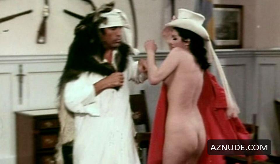 Edwige Fenech in Alle Katzchen Naschen Gern, photo 2