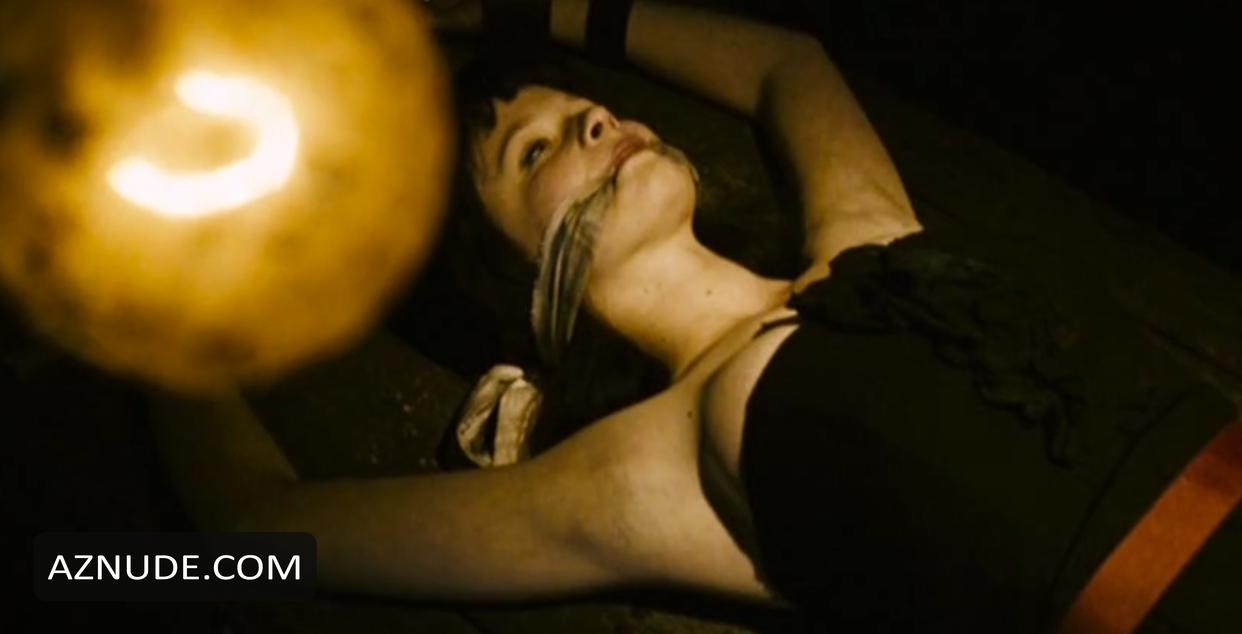Thora Birch in Dark Corners, photo 21
