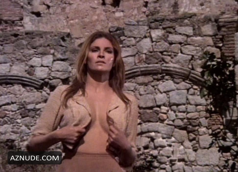 Raquel Welch in 100 Rifles, photo 7