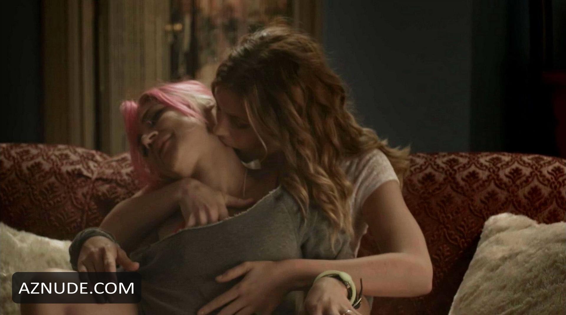 Diora Baird in Concrete Blondes, photo 1
