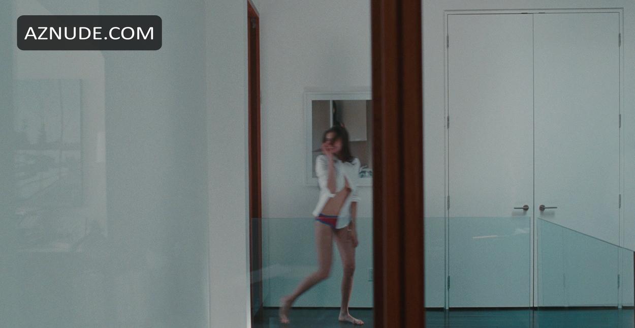Nina Dobrev in Chloe, photo 1