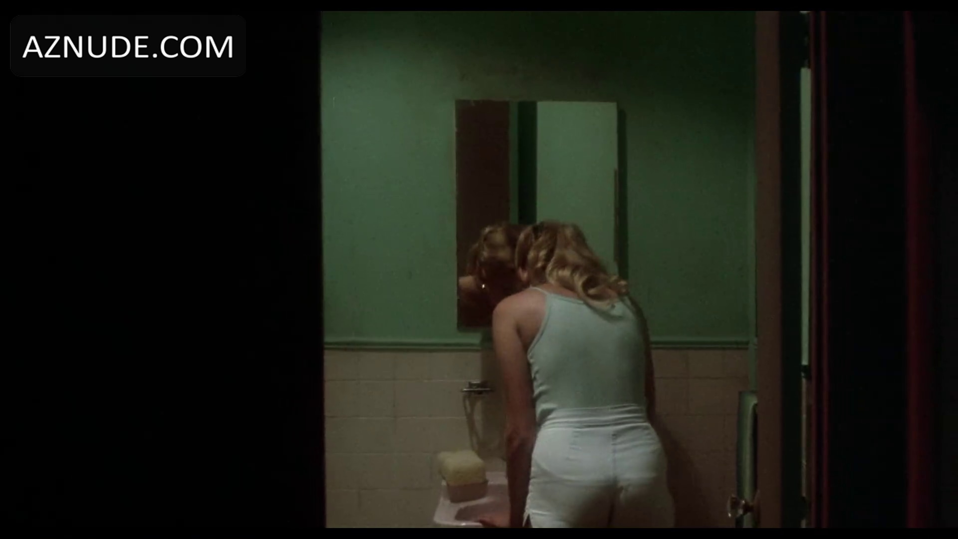 Gwen Lewis in Eyes of a Stranger, photo 15
