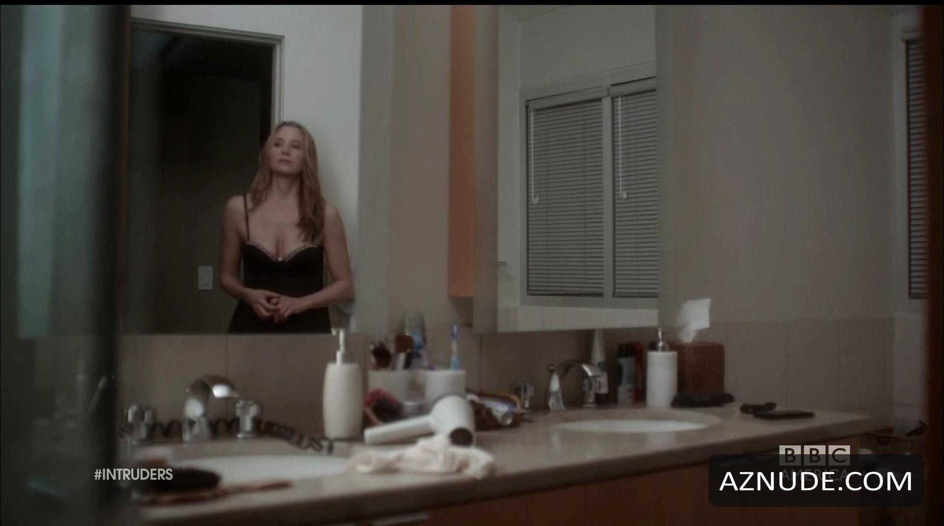 Mira Sorvino in Intruders, photo 3