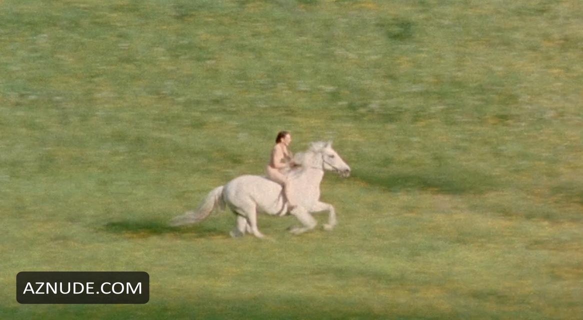 Amanda Plummer in 81/2 Women, photo 9