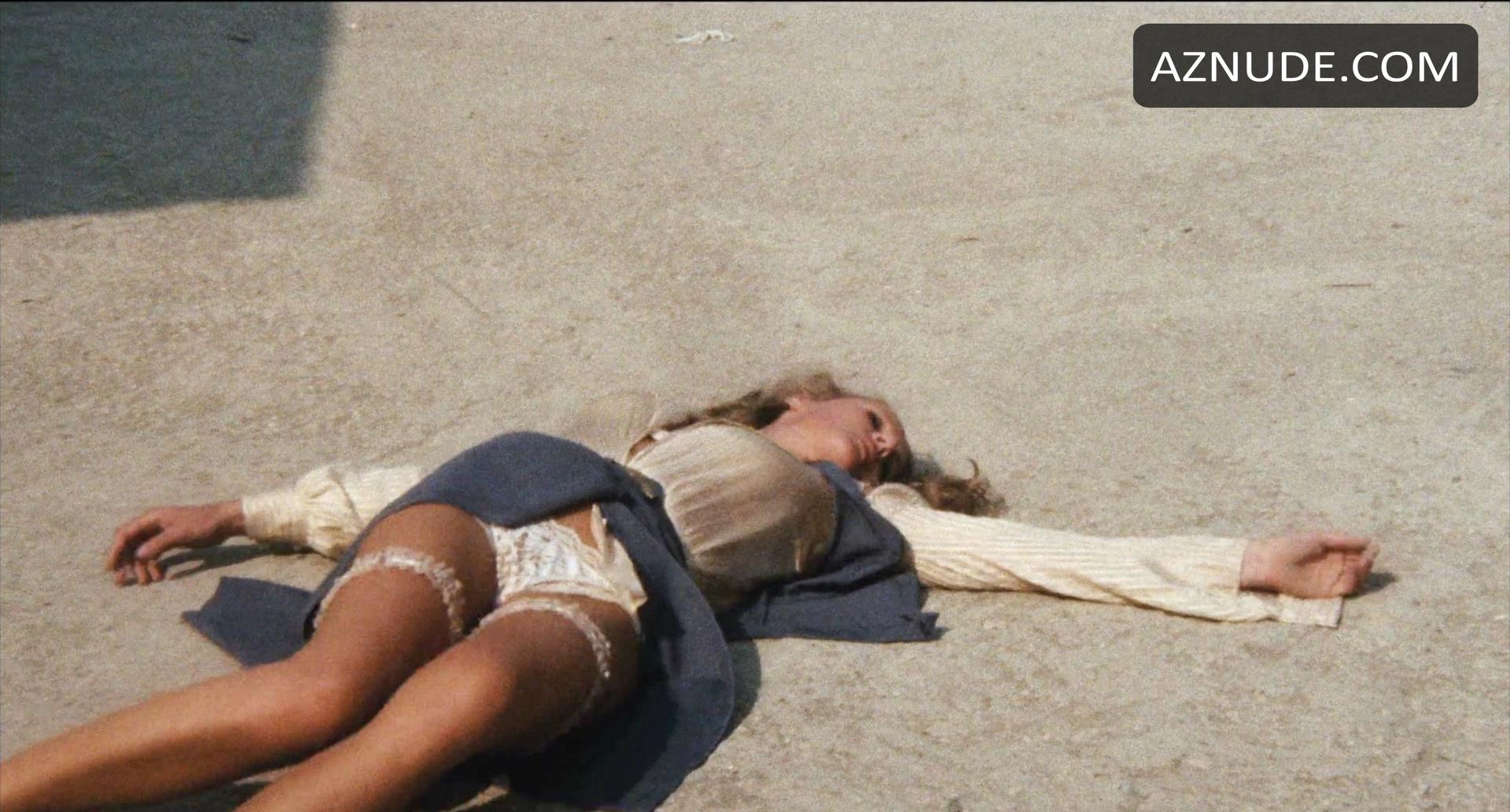 Ursula Andress in Loaded Guns, photo 54