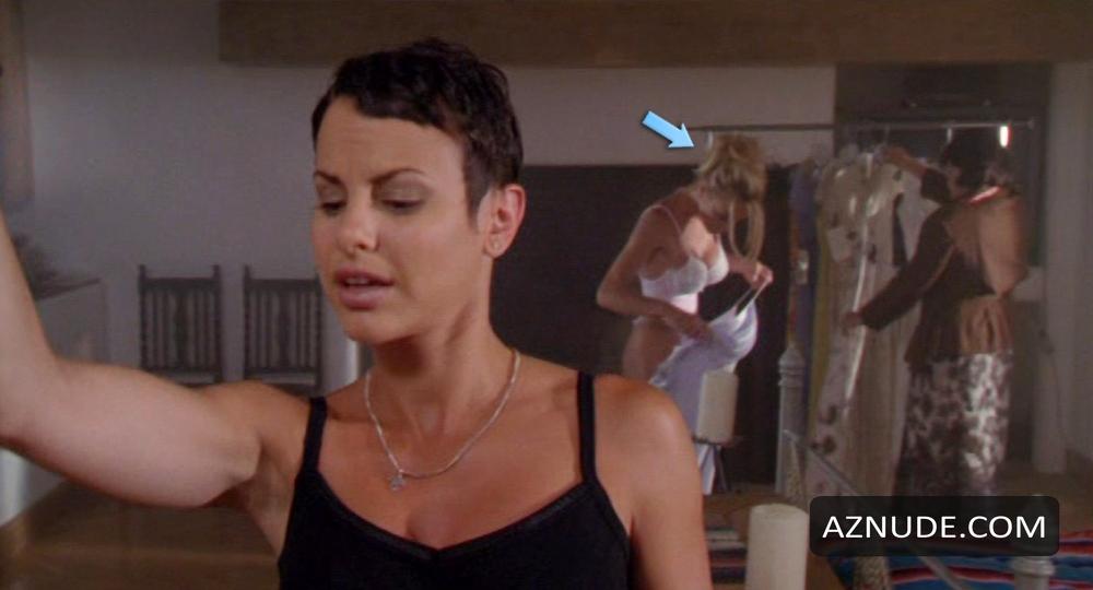 Pamela Anderson in V.i.p., photo 4