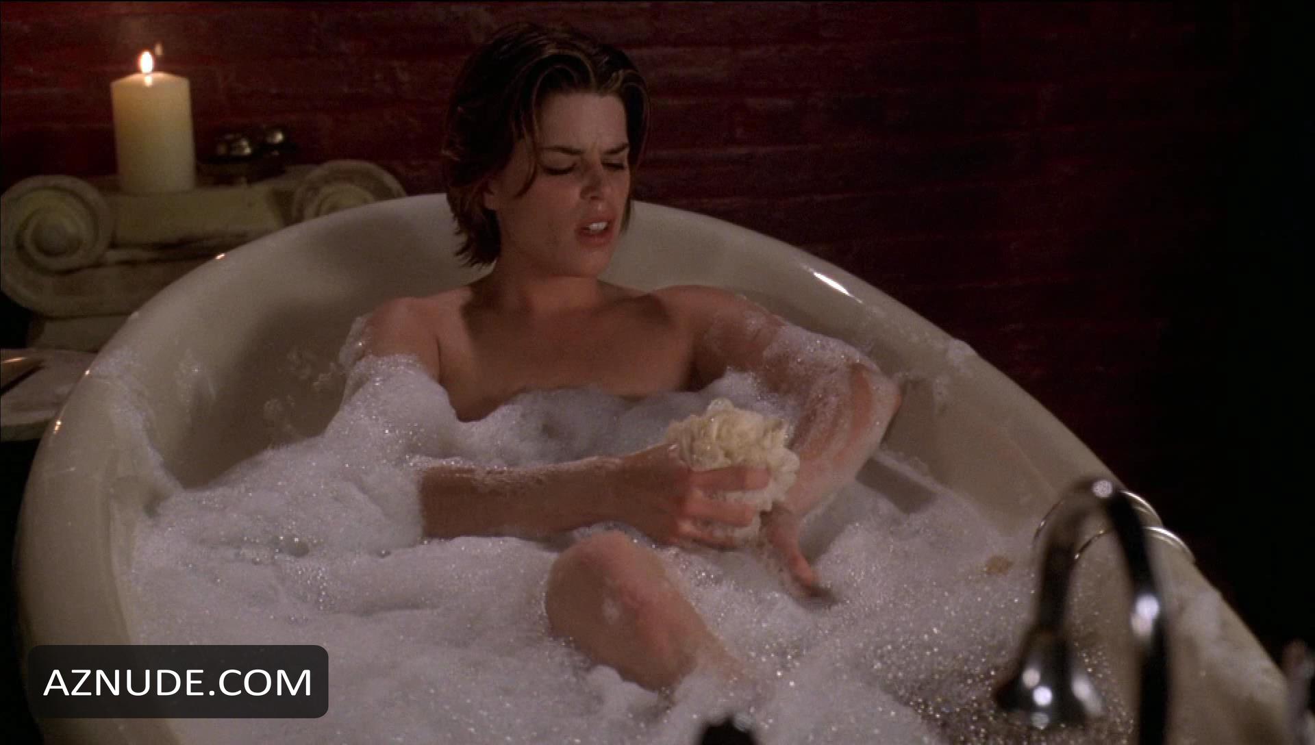 Neve Campbell in Three to Tango, photo 20