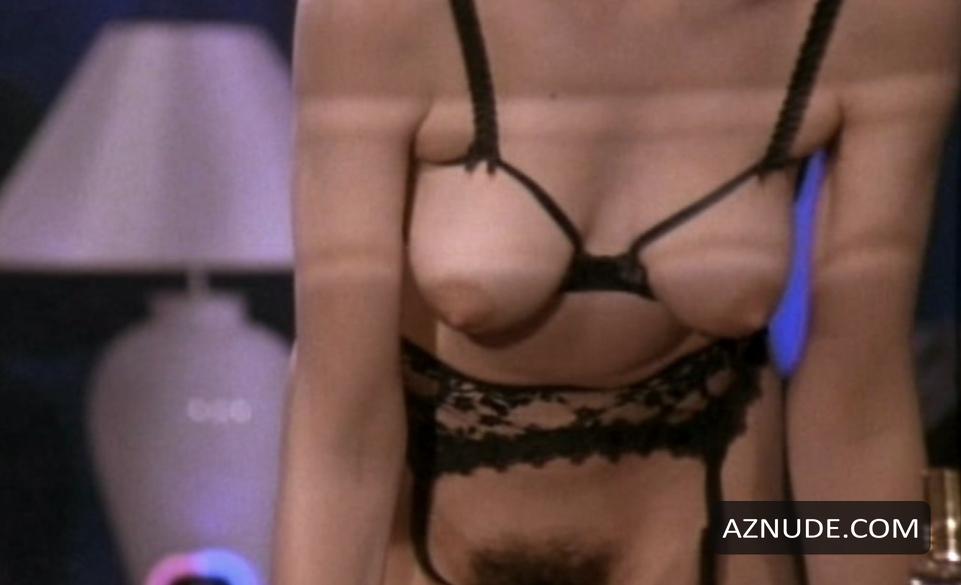 Claudia Koll in All Ladies Do It, photo 6