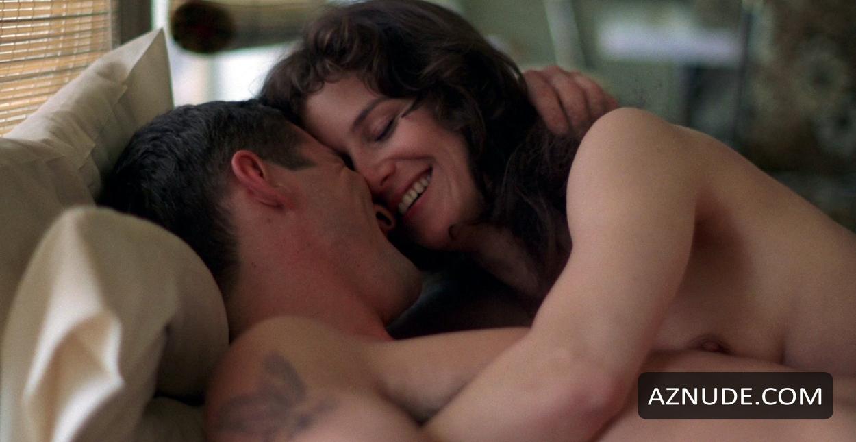 Debra Winger in An Officer And A Gentleman, photo 6