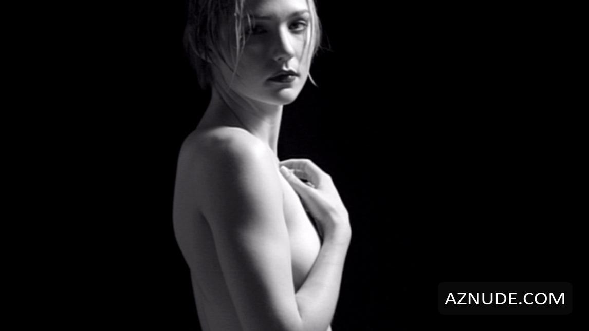 Allie Smith in Cup of My Blood, photo 3