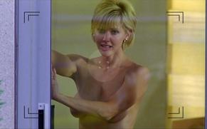 Bobbie Phillips in The Hustle, photo 27