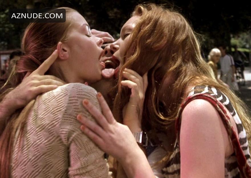 Laura Prepon in Slackers, photo 1