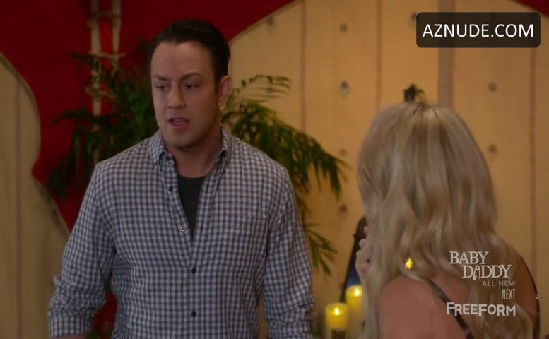 Emily Osment in Young & Hungry (2014-), photo 10