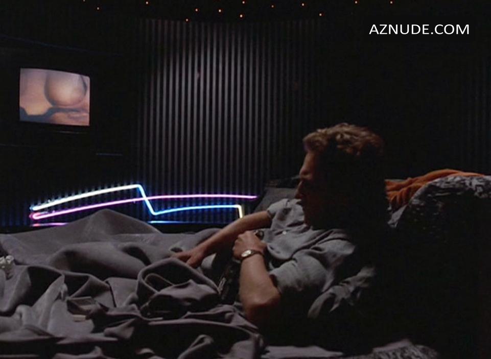 Linda Shaw in Body Double, photo 2