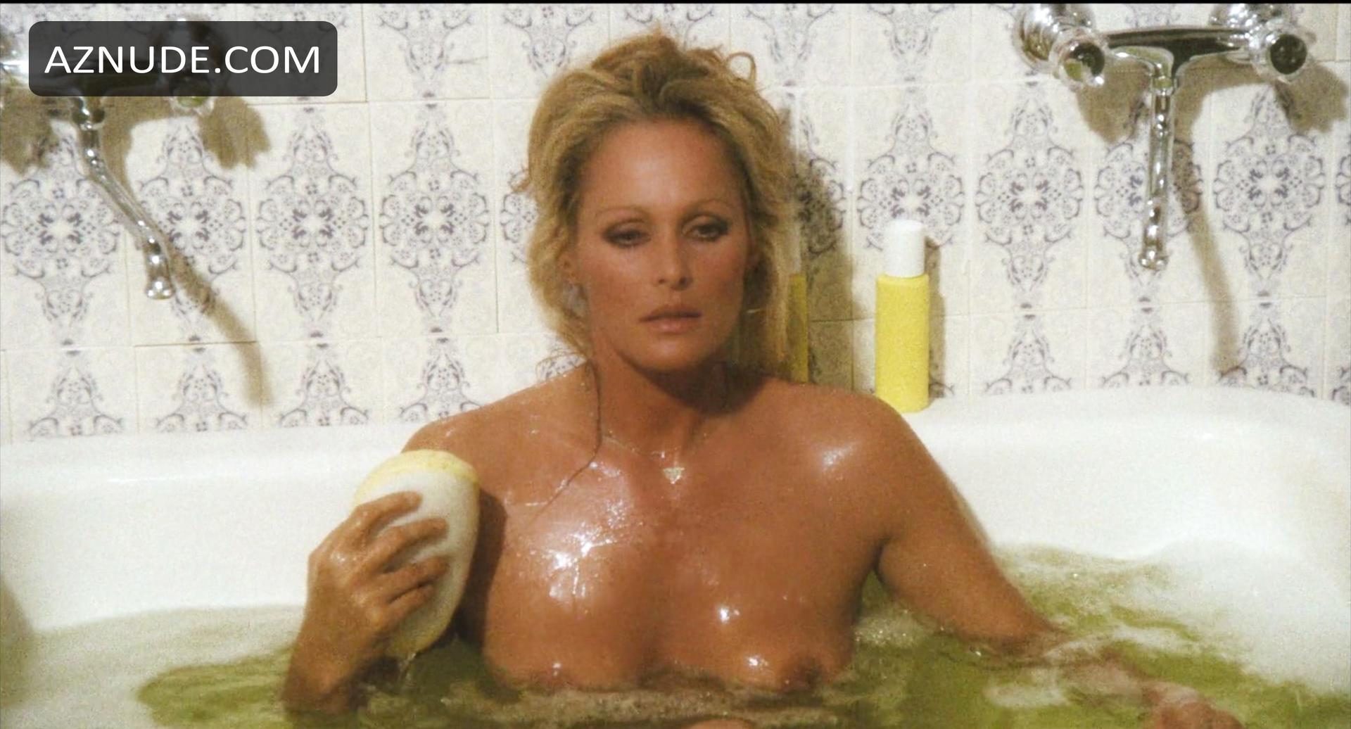 Ursula Andress in Loaded Guns, photo 49