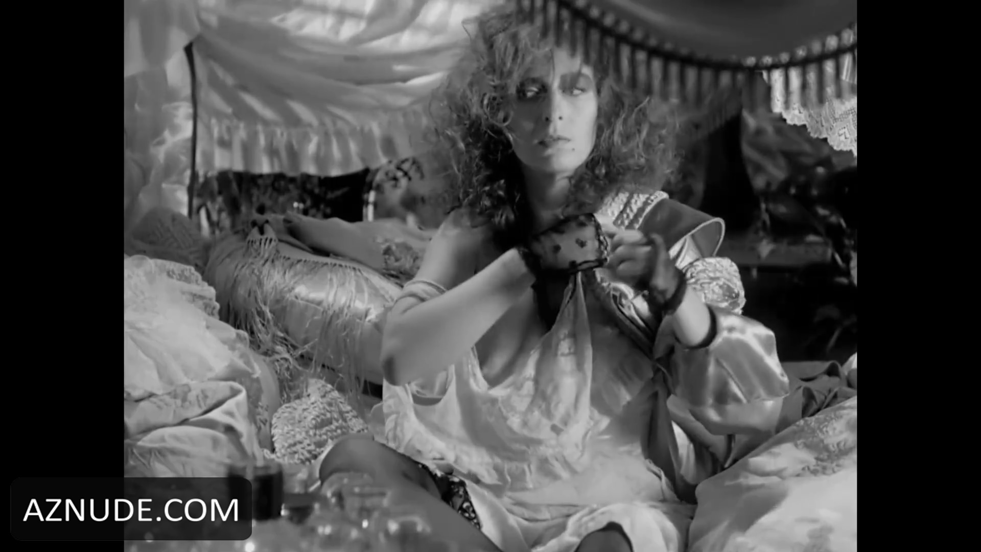 Meredyth Herold in Singapore Sling, photo 21