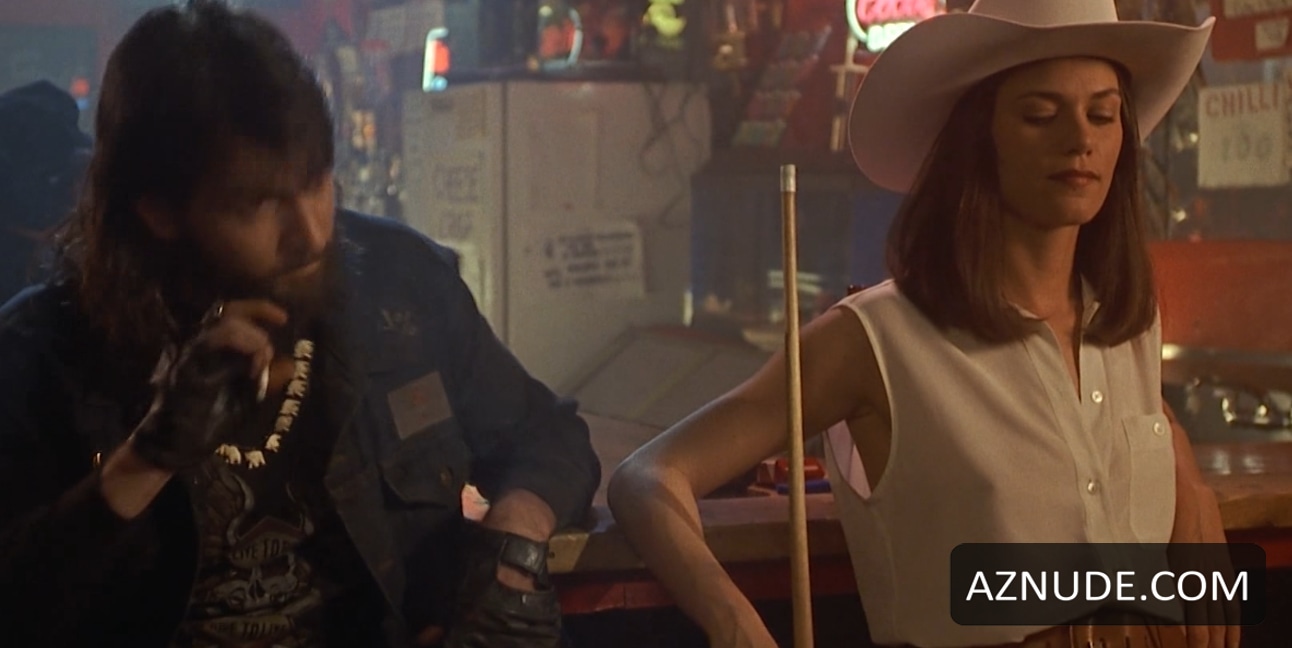 Linda Fiorentino in Beyond the Law, photo 9