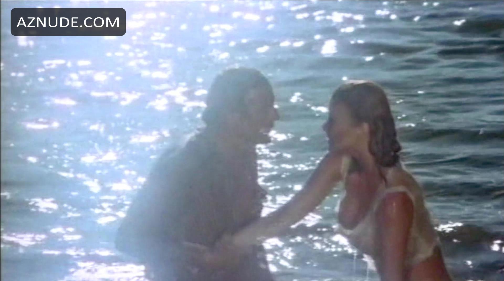 Ahna Capri in The Specialist, photo 16