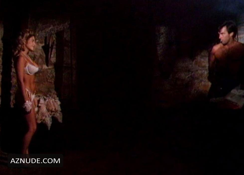 Lisa Lorient in Pretty Smart, photo 3