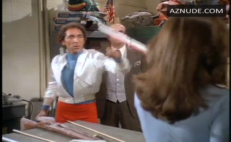 Jaclyn Smith in Charlie's Angels, photo 6