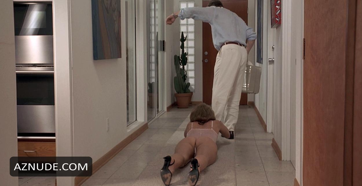 Kim Cattrall in Live Nude Girls, photo 2