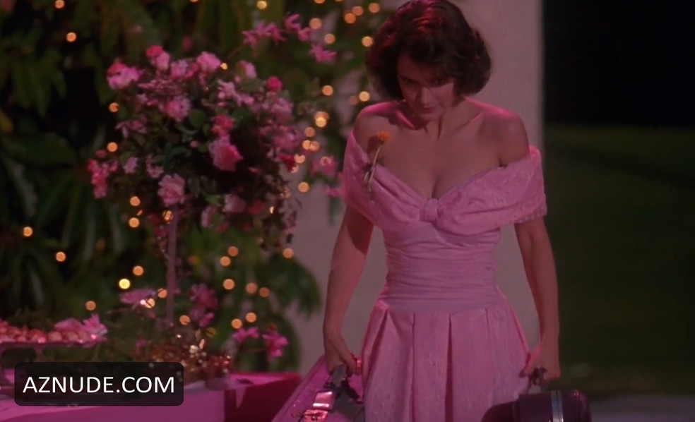 Winona Ryder in Welcome Home, Roxy Carmichael, photo 15