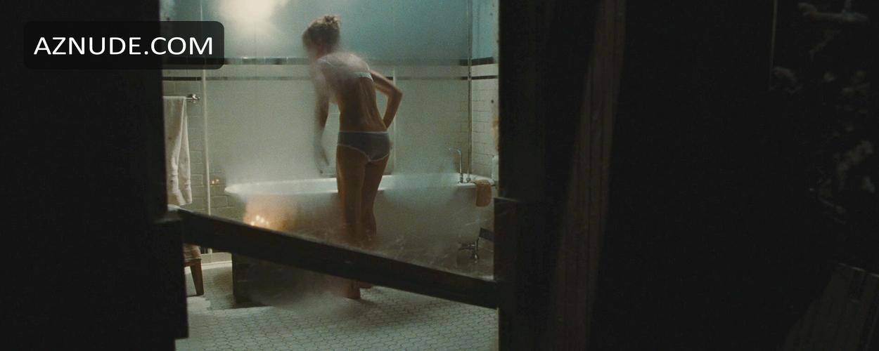 Hilary Swank in The Resident, photo 9