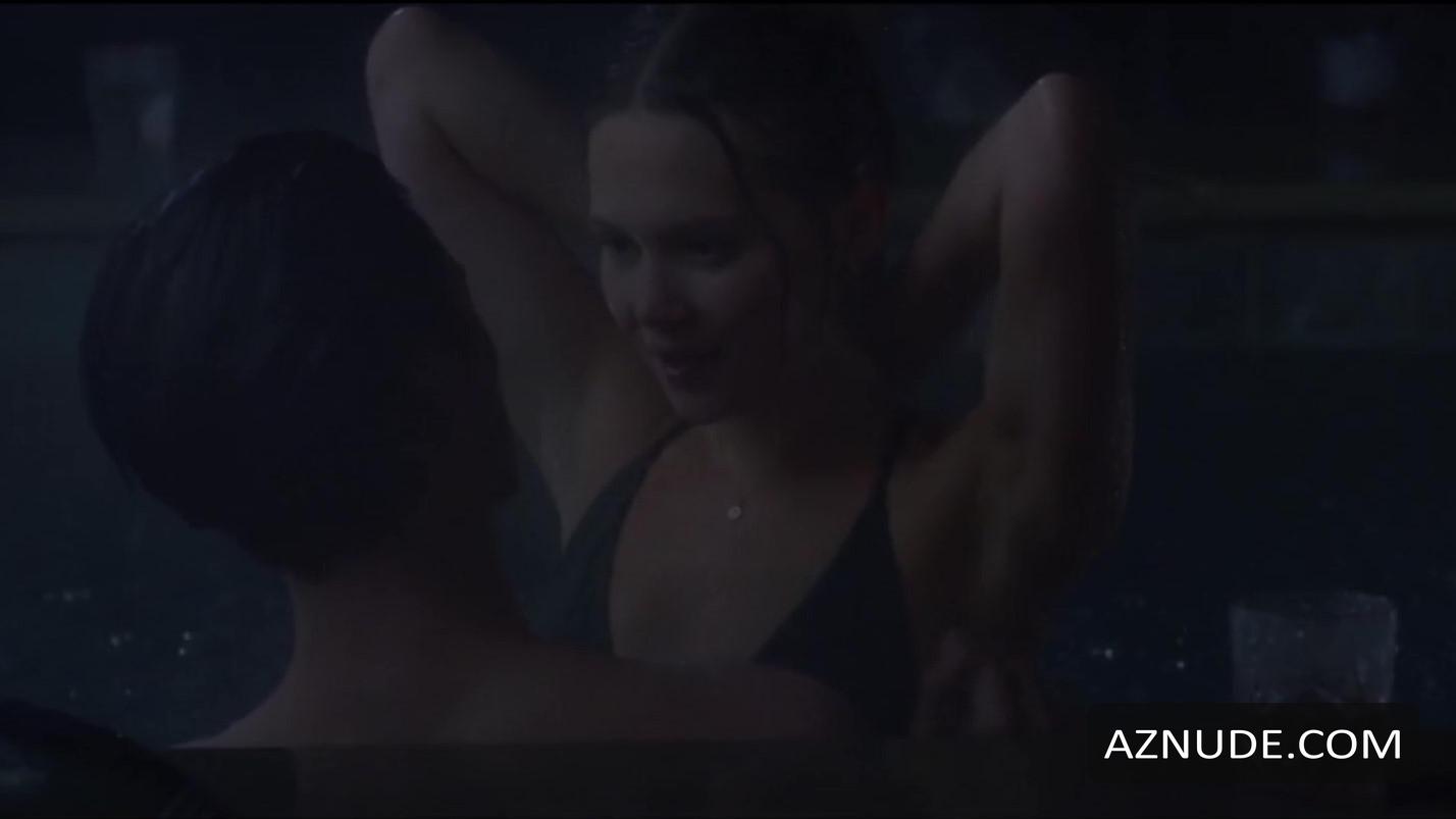 Kelli Berglund in Wallbanger, photo 11