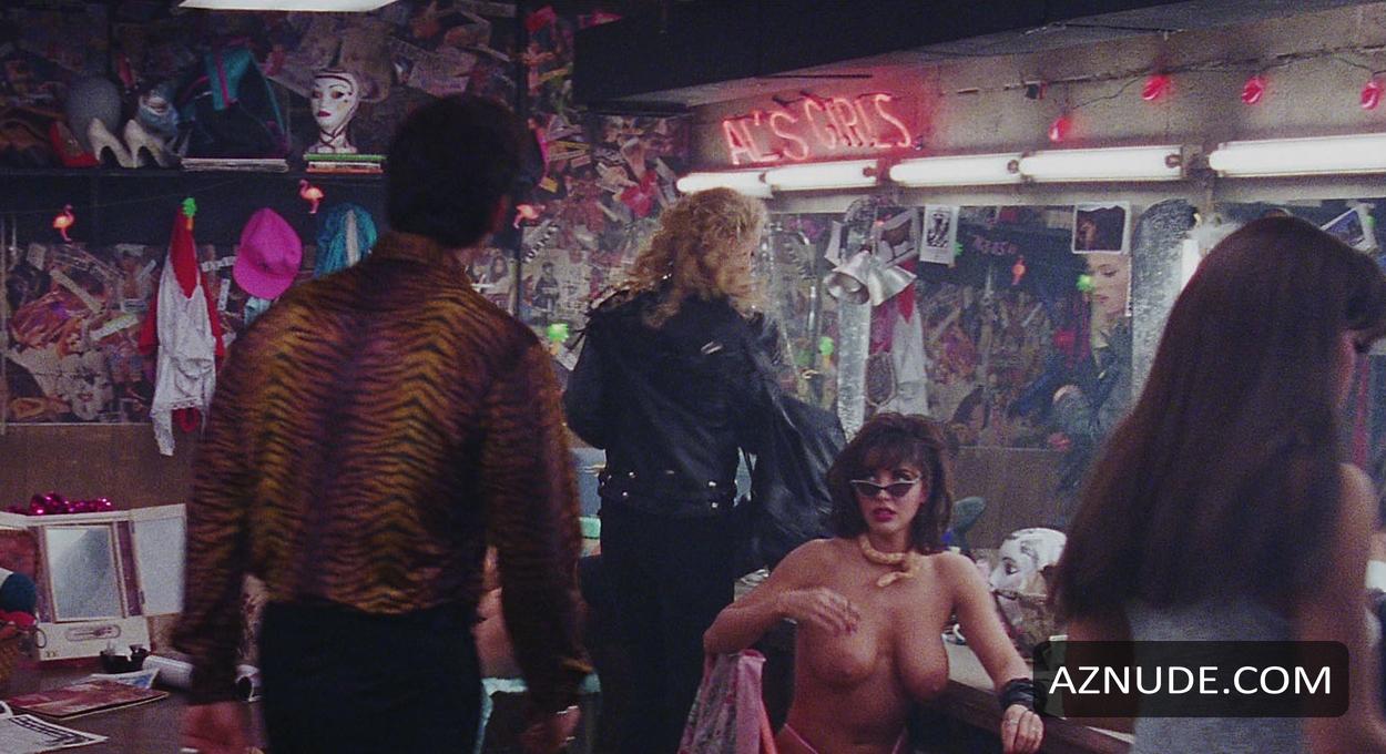 Bobbie Phillips in Showgirls, photo 1