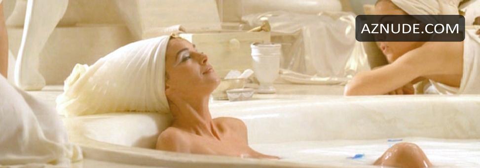Monica Bellucci in Asterix & Obelix: Mission Cleopatre, photo 2
