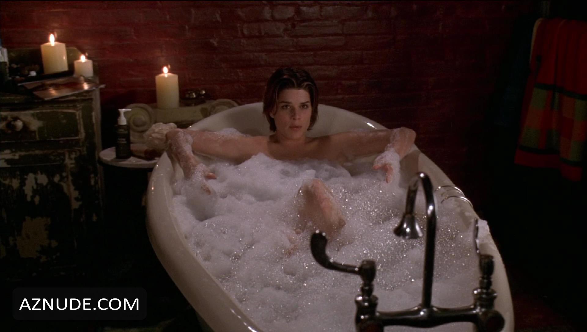 Neve Campbell in Three to Tango, photo 2