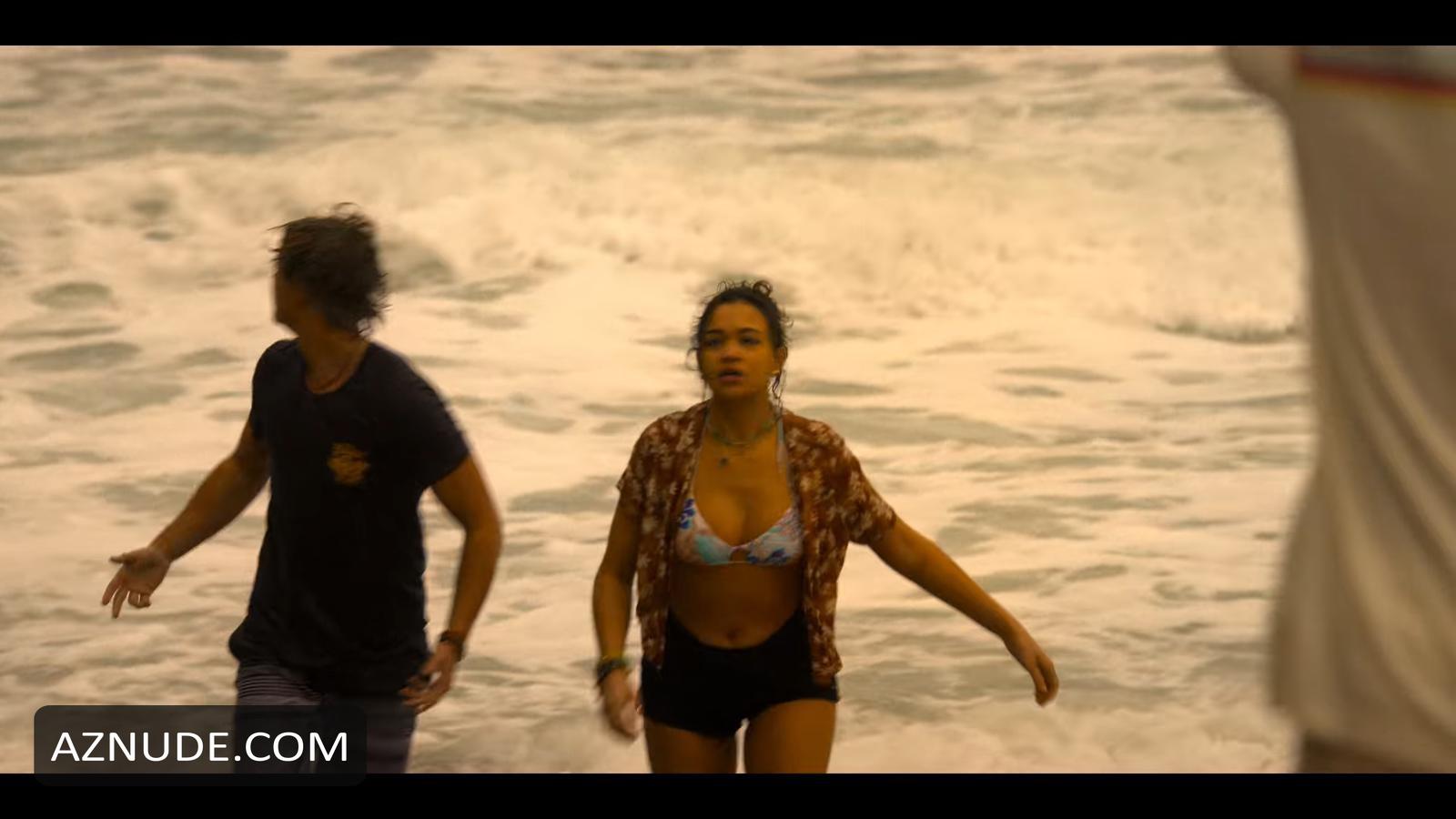 Madison Bailey in Outer Banks (2020-), photo 7