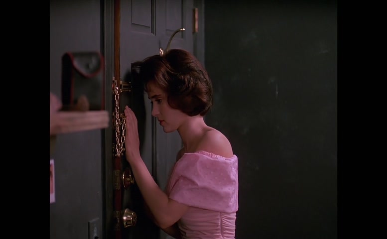 Winona Ryder in Welcome Home, Roxy Carmichael, photo 5