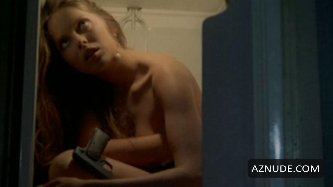 Barbara Bach in Short Night of Glass Dolls, photo 2