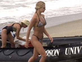 Jaime Pressly in Pinata: Survival Island, photo 15