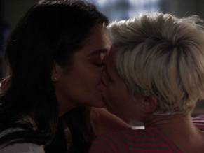 Shay Mitchell in Pretty Little Liars, photo 11