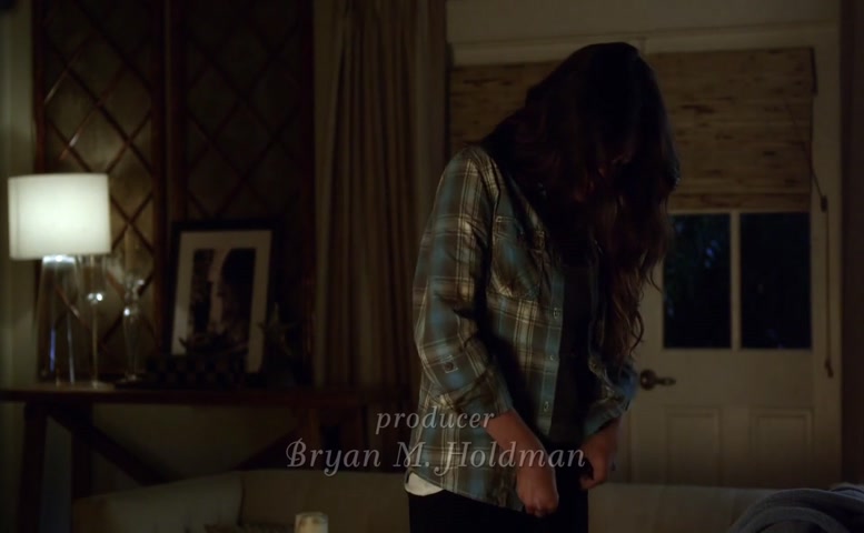 Shay Mitchell in Pretty Little Liars, photo 6
