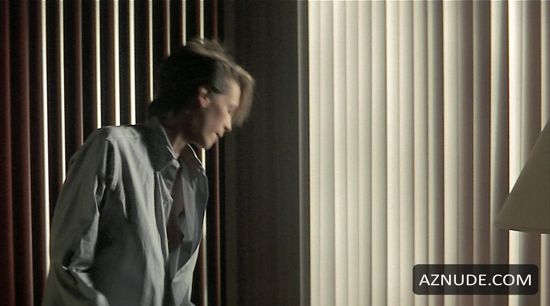 Jamie Lee Curtis in Perfect, photo 2