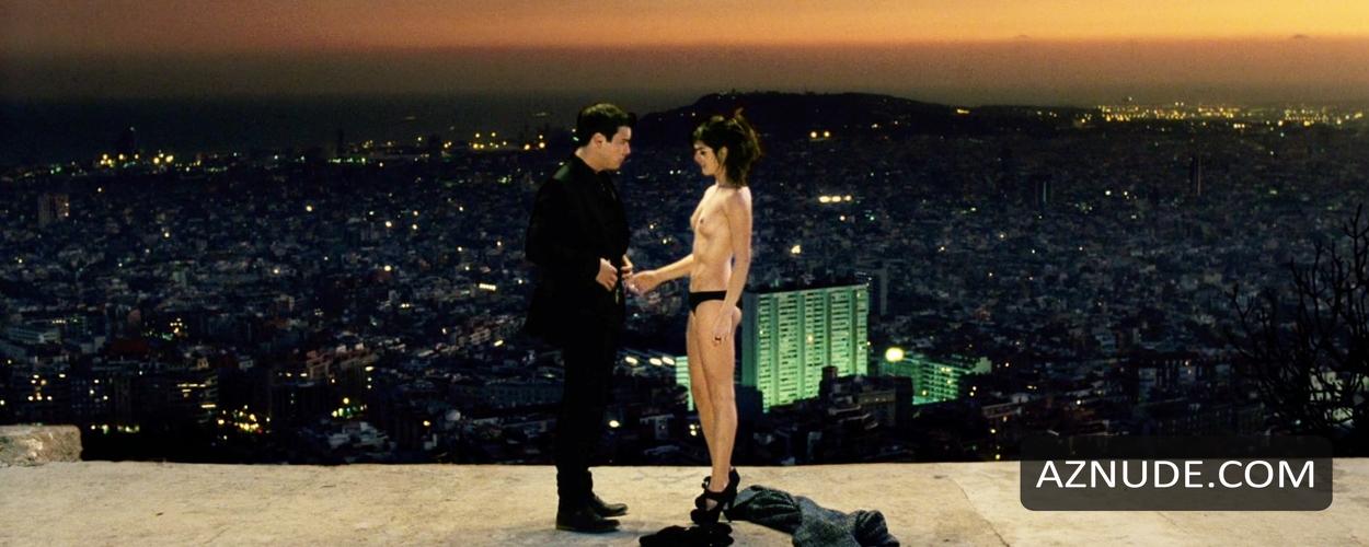 Clara Lago in I Want You, photo 3