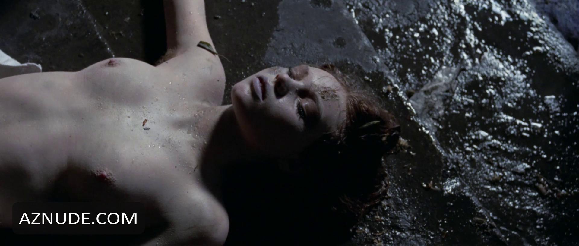 Barbara Bach in Short Night of Glass Dolls, photo 5