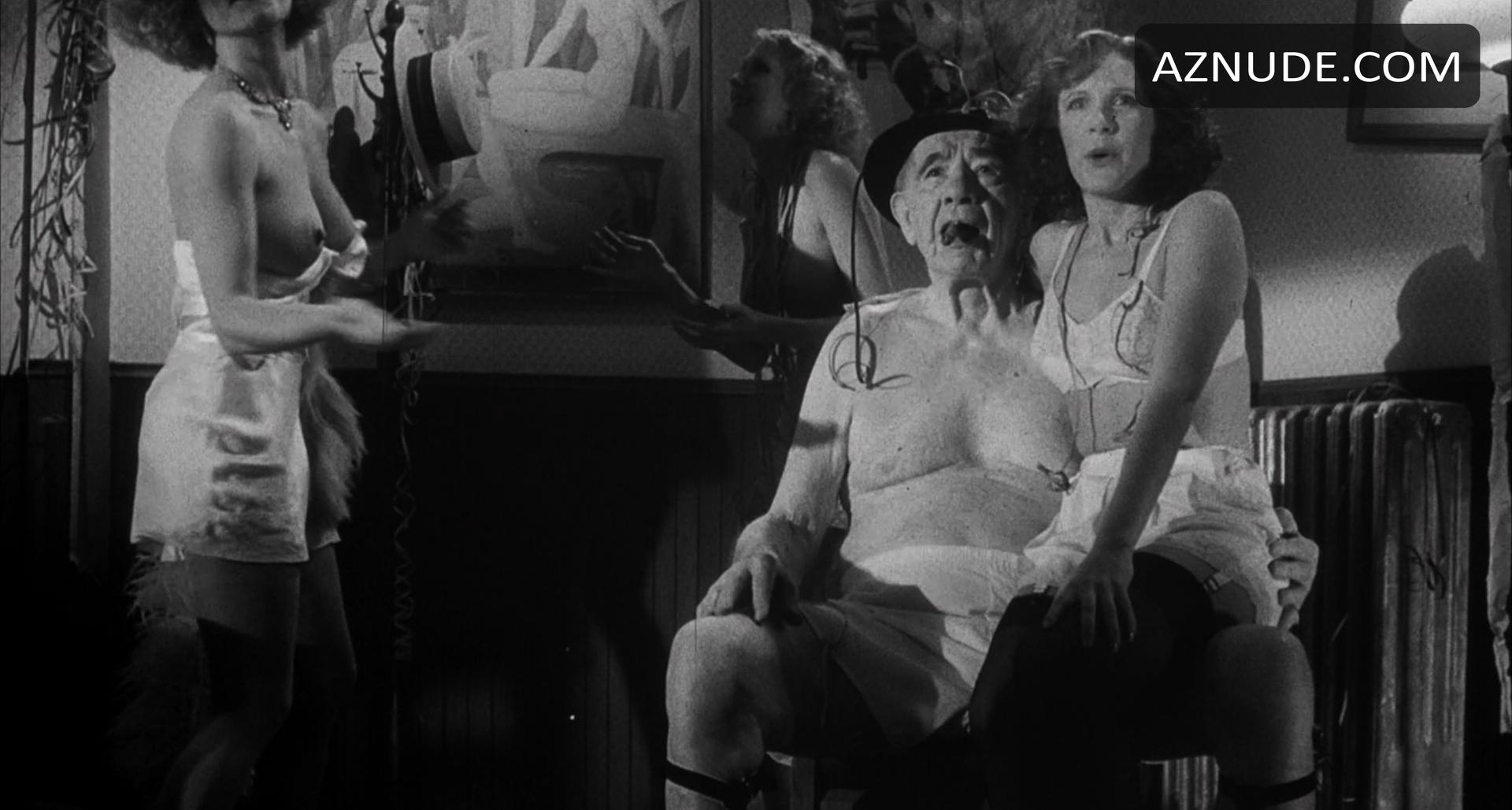 Tracy Hutchinson in Amazon Women On The Moon, photo 16