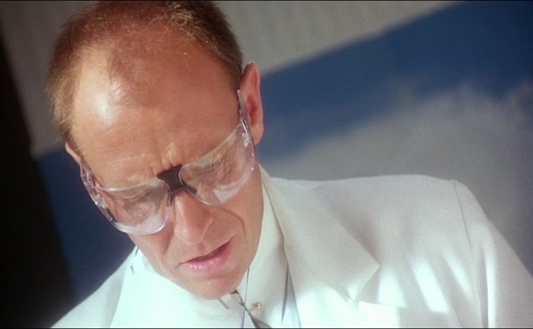 Linda Hoffman in The Dentist, photo 32