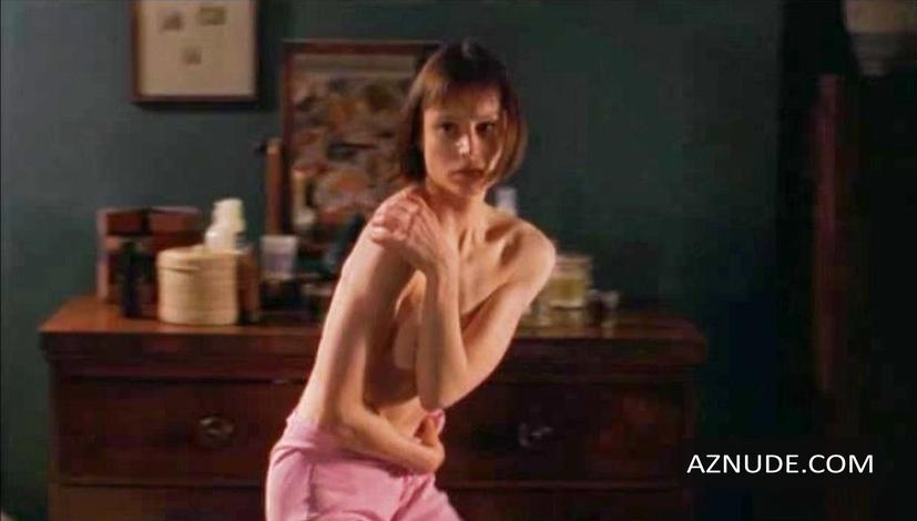 Katrine De Candole in Between The Sheets, photo 3