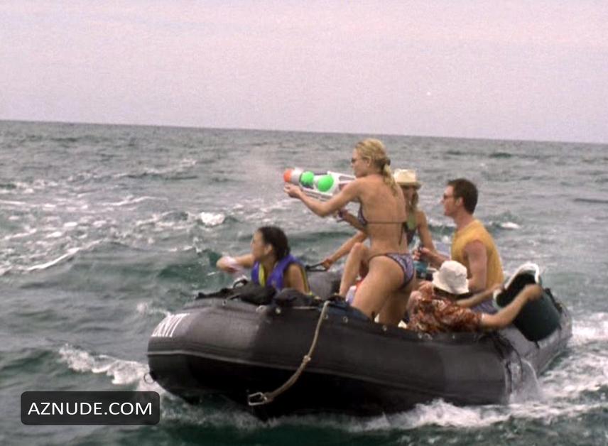 Jaime Pressly in Pinata: Survival Island, photo 1