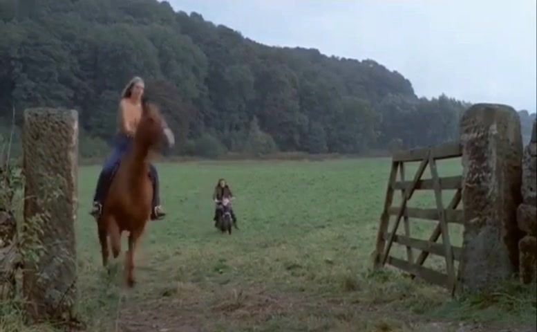 Victoria Tennant in The Ragman's Daughter, photo 7